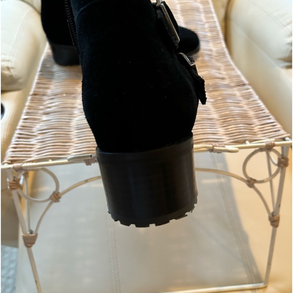 SALE!!! BLONDO suede bootie - Picture 4 of 7